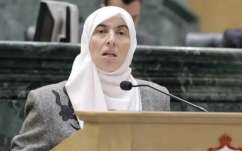 النائب طهبوب تطالب بتوضيح حول المنح