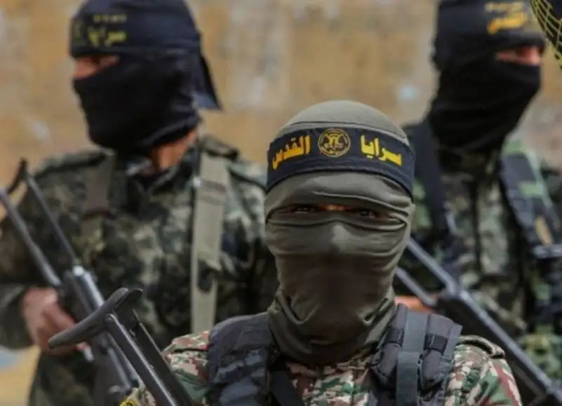 تفجير منزل بجنود الاحتلال واستهداف دبابة