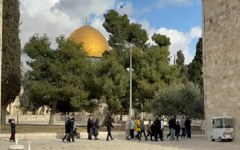 مستوطنون يقتحمون الأقصى باليوم الخامس لعيد