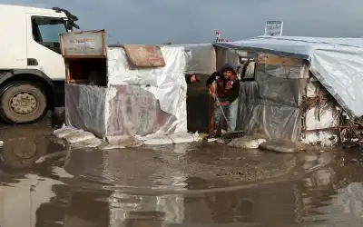 الدفاع المدني الفلسطيني: مئات النازحين غمرت
