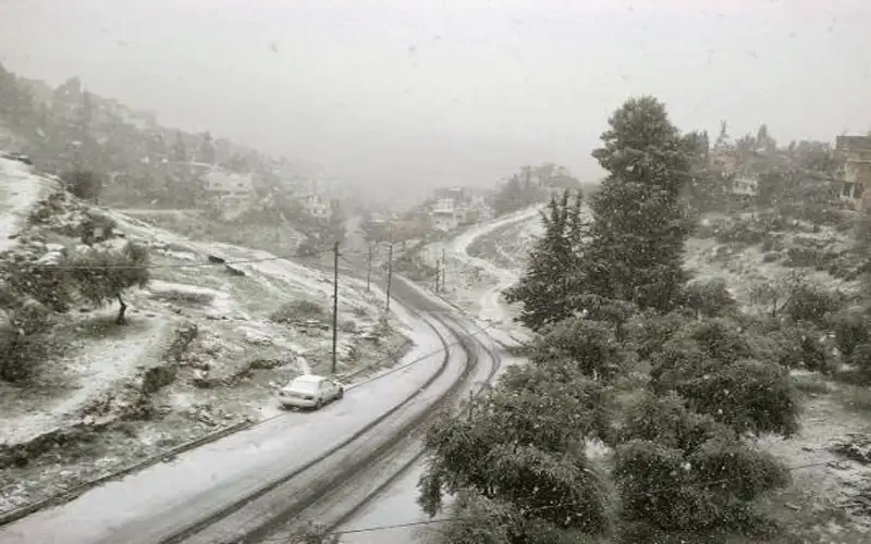 طقس اليوم .. زخات ثلجية على