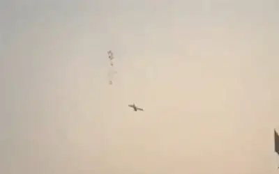 احتفالا بزفاف ابنه.. باكستاني يستأجر طائرة