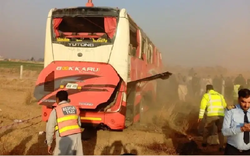 قتلى وإصابات بحادث انقلاب حافلة في