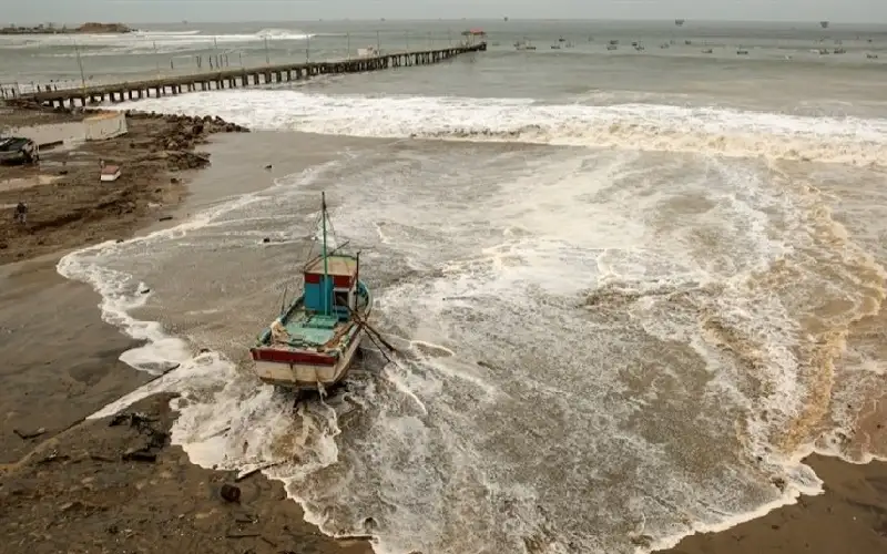 بيرو.. إنقاذ صيادين من موت محقق
