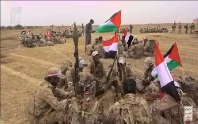 الحوثيون يهددون بالمزيد من المفاجآت.. الصاروخ