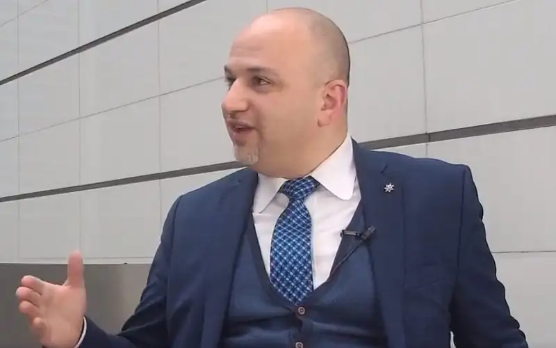 وزير الاستثمار عن تعيين مدير براتب