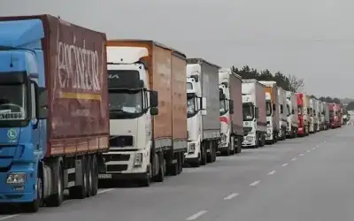 الأردن ومصر تمددان آلية دخول الشاحنات