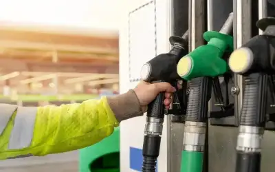 الحكومة تقرر رفع أسعار بنزين 90
