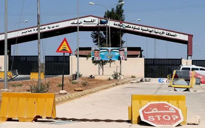 بدء مرور السوريين واللبنانيين عبر معبر