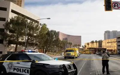 قتيل وجرحى بانفجار شاحنة تسلا أمام