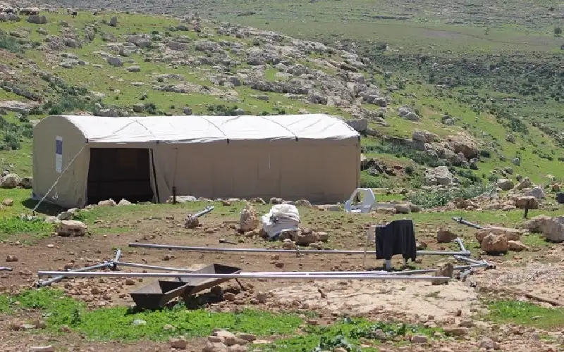 قرارات بالترحيل بحق عائلات في خربة