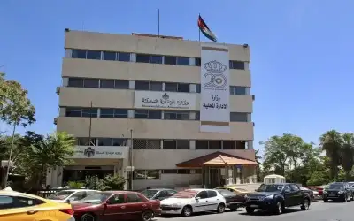 تجديد تصاريح العمل للعمالة الوافدة العاملة