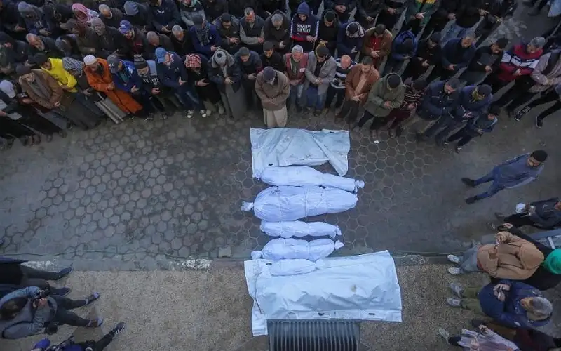 9 شهداء بمجزرة على مدخل مستشفى