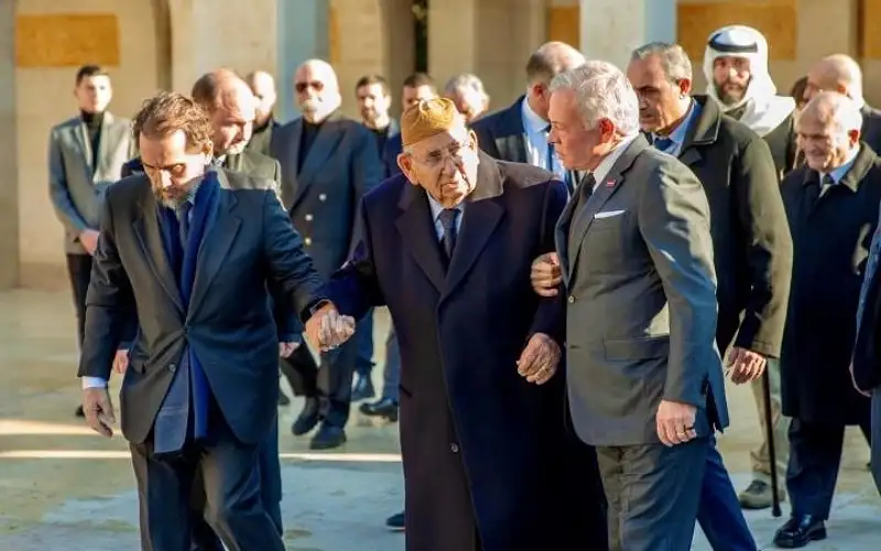 الملك يشارك في تشييع جثمان الأميرة