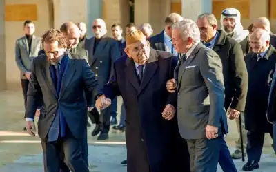 الملك يشارك في تشييع جثمان الأميرة