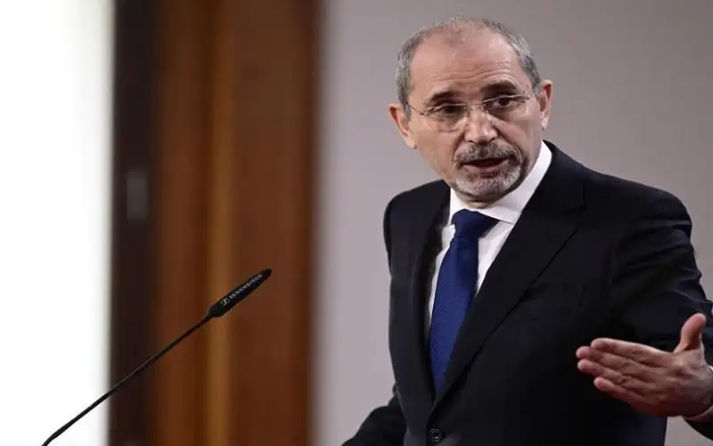 الصفدي يشدد على وقوف الأردن الكامل