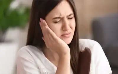 مواد طبيعية لتخفيف آلام الأسنان