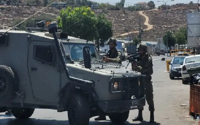 إصابة شابين برصاص الاحتلال واعتقالات في