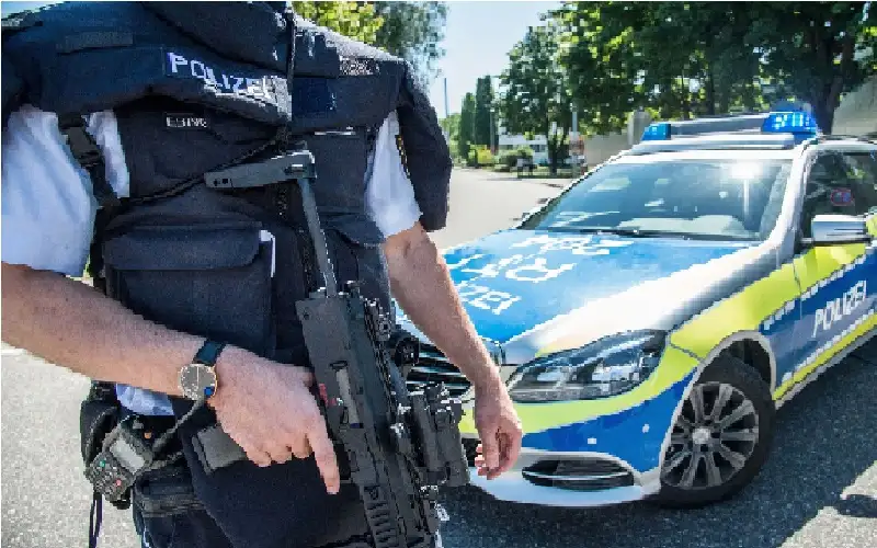 بينما كانت وزيرة الخارجية الالمانية تحاضر