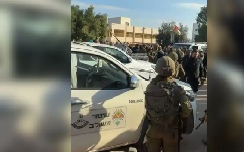 مستوطنون يقتحمون مدرسة بالأغوار الشمالية بحماية