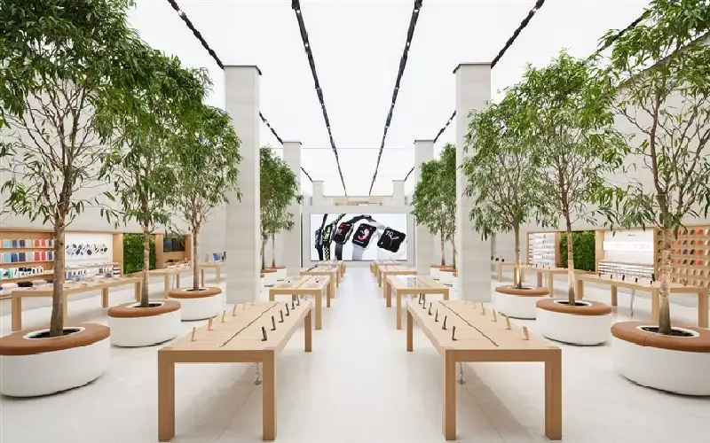 عصابة مقنعة تسطو على متجر آبل