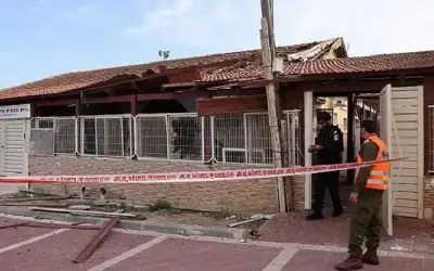 إصابة مباشرة لمبنى بسديروت جراء رشقة
