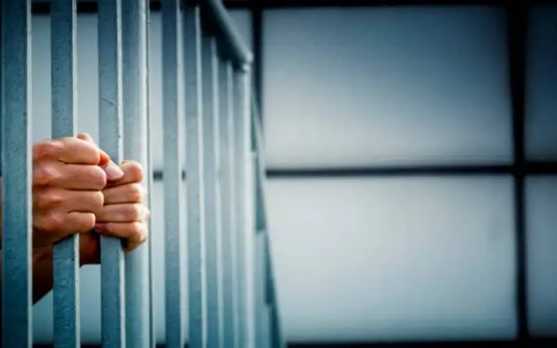 الحكم على رجل سرق بنك في