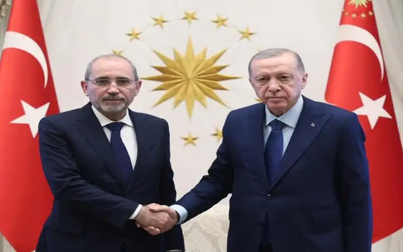 وزير الخارجية ينقل رسالة من الملك