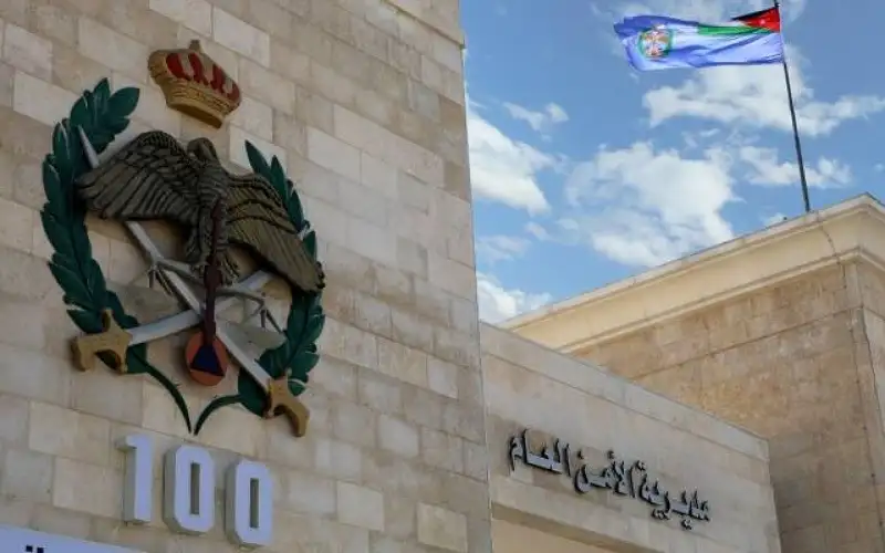 الأمن العام يداهم مطلوبا مصنفا بالخطر