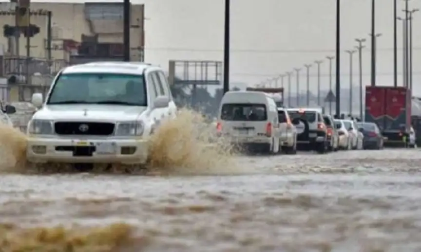 السعودية.. سيول جارفة و”شاهقة” غير مسبوقة