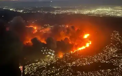 النيران تلتهم كاليفورنيا و30 ألف نازح