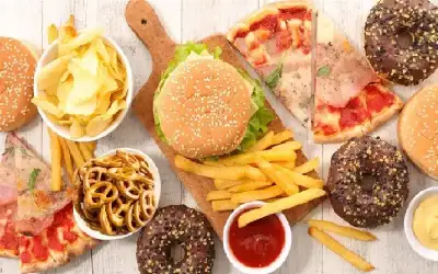 دراسة تكشف أخطر أكلات مطاعم الوجبات
