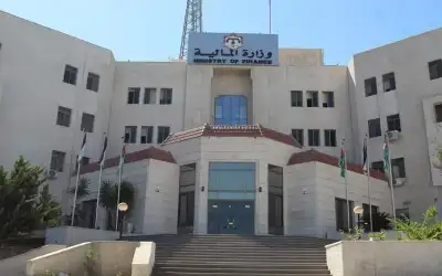 وزير المالية يصدر الأمر المالي رقم