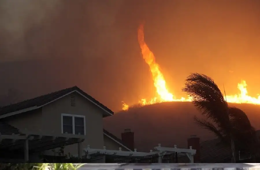 الأرصاد عن حرائق كاليفورنيا: ظاهرة نادرة