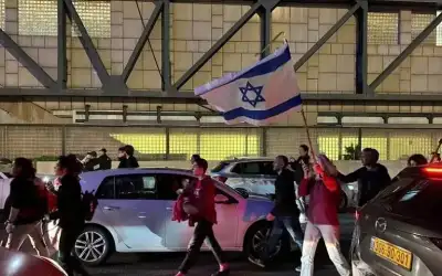 متظاهرون إسرائيليون يطالبون بإطلاق سراح حسام