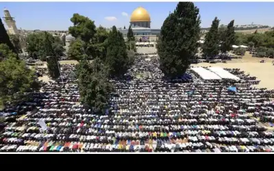 50 ألفا يؤدون صلاة الجمعة بالأقصى