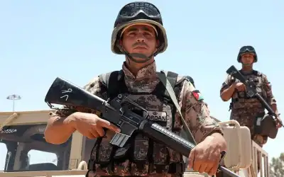 مصدر: الاشتباكات مع مجموعات من المهربين