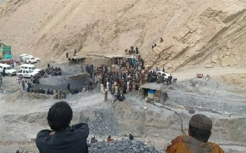 4 قتلى و8 مفقودين بعد انهيار