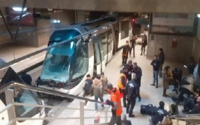 إصابة 50 شخصا إثر اصطدام قطارين