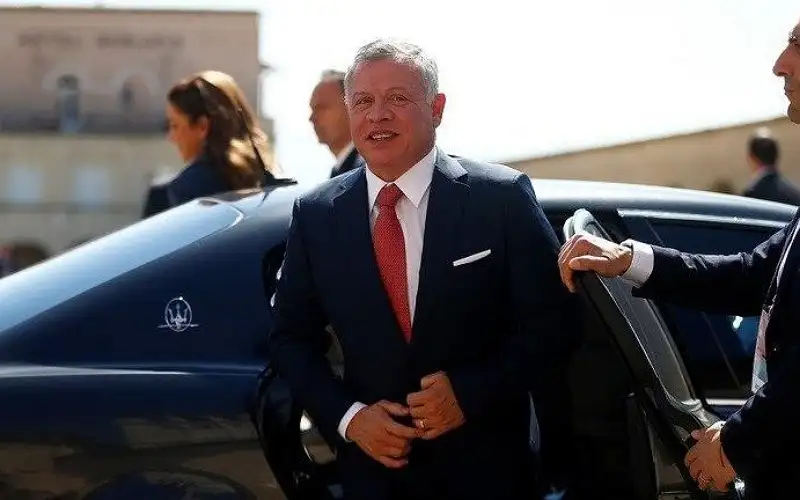 الملك في دارة الباشا الشديفات في