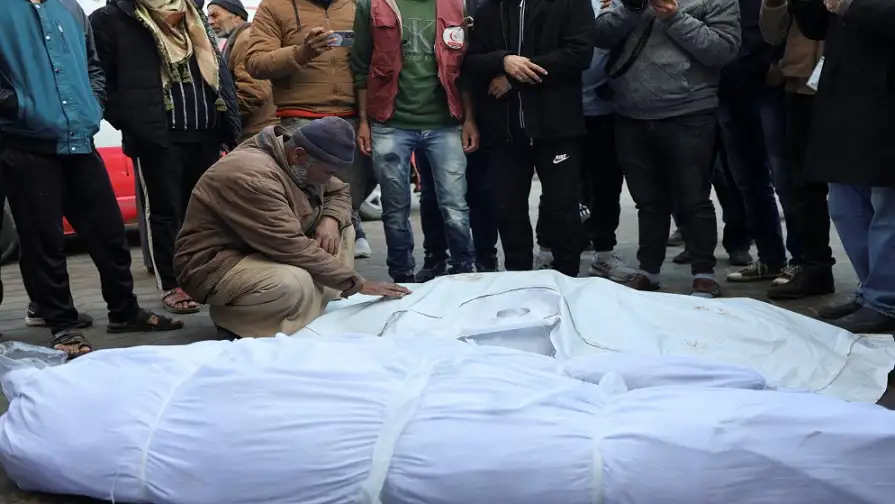 عشرات الشهداء منذ فجر اليوم بغارات