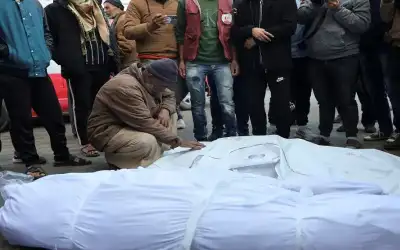عشرات الشهداء منذ فجر اليوم بغارات