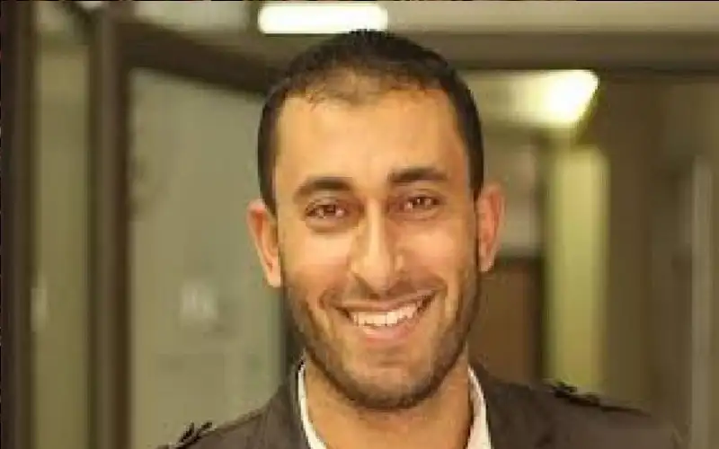 متأثرا بجراحه التي أصيب بها بقصف