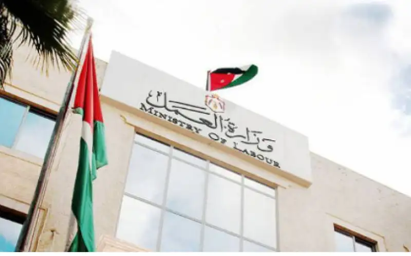 البكار: لا توجه لرفع رسوم تصاريح