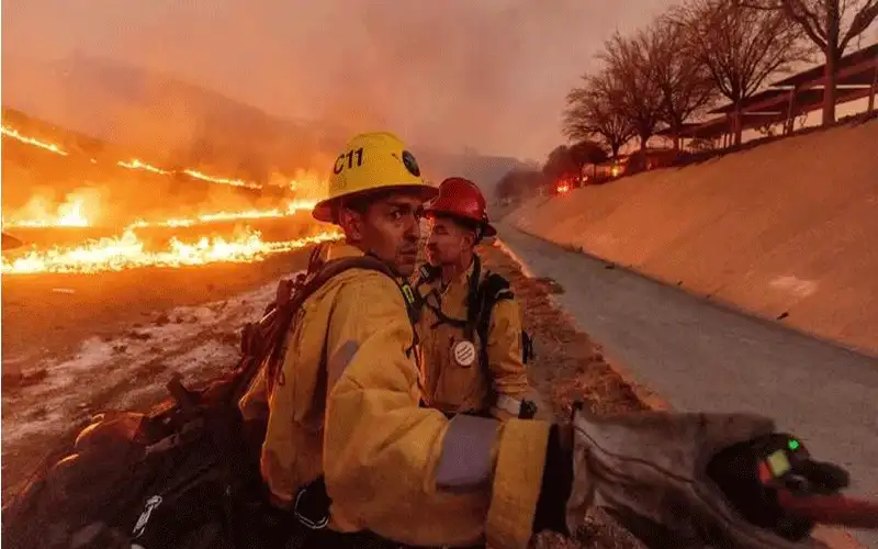 كاليفورنيا أمام كارثة جديدة.. أعاصير نارية