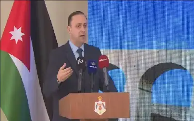 الحكومة: إعفاء المنشآت التجارية من رسوم