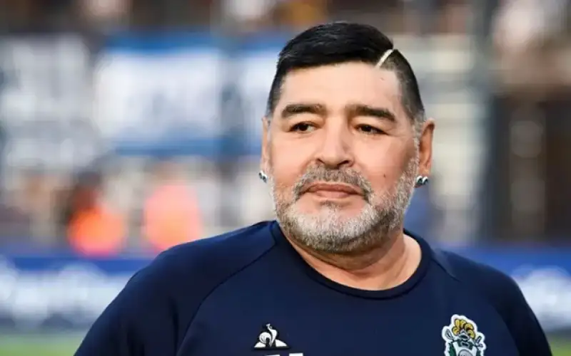 مارادونا قبل رحيله: الأفضل في التاريخ