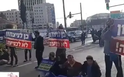 عشرات المستوطنين يتظاهرون ضد صفقة التبادل