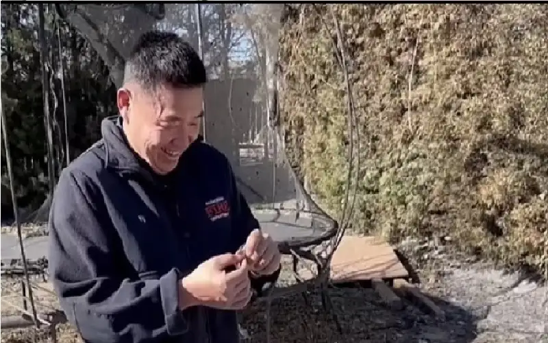 زوكربيرغ يتنبأ بنهاية الهواتف الذكية قريبا..