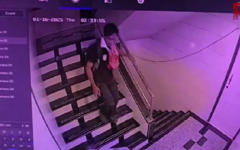 شاهد .. طعنه في منزله وكاميرا